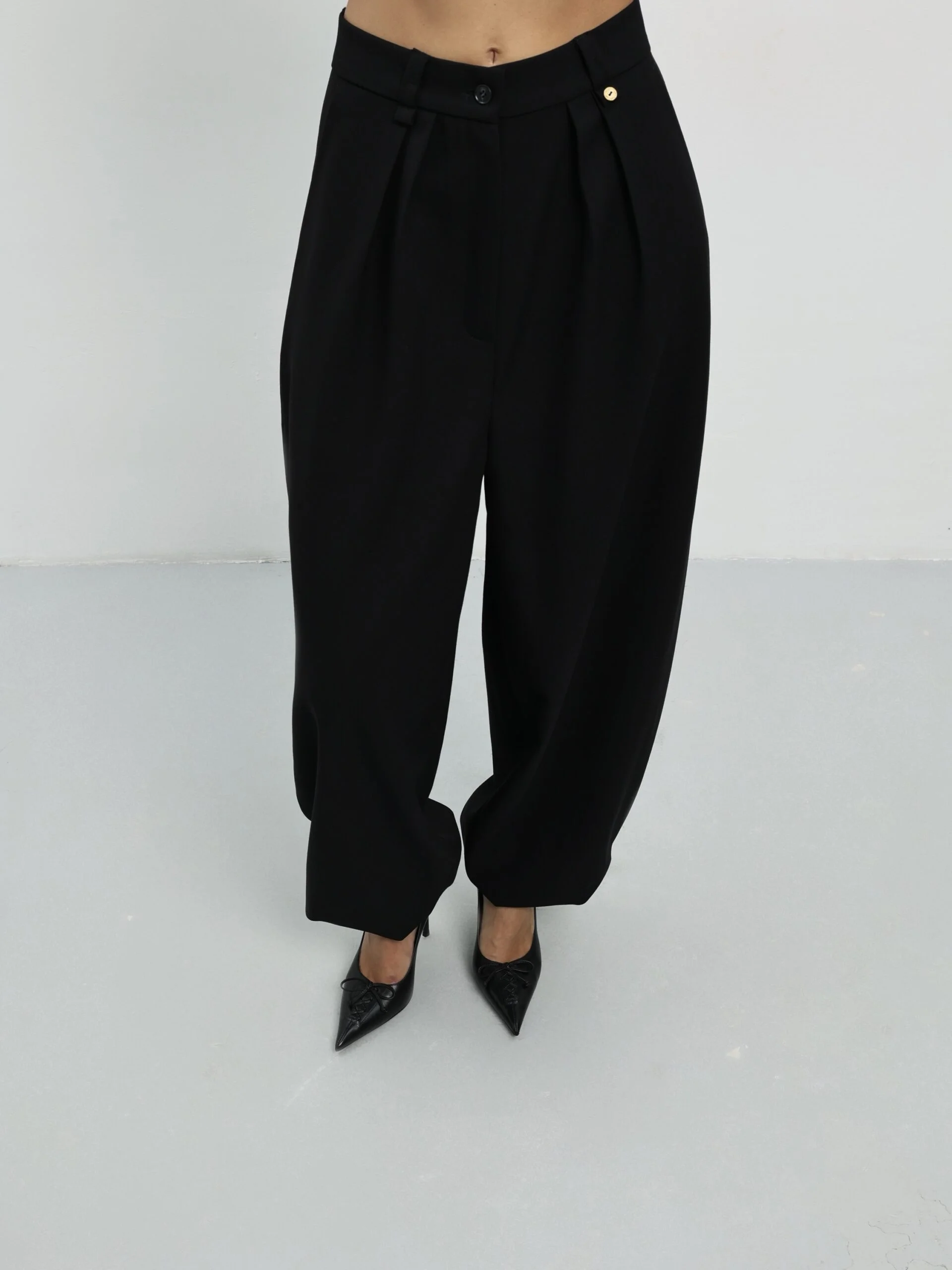 Брюки с маленькими деталями, Черные