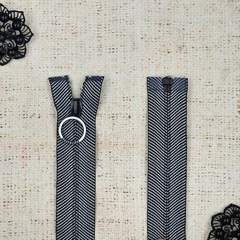 Молния спираль скрытая, Т5, L 77 см, чёрный с белым