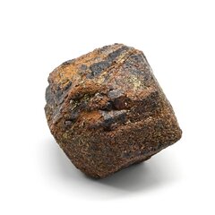 Минерал гранат "Альмандин" необработанный 60*45*42 мм., 226 гр.