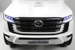 Toyota LAND CRUISER 300 4WD L999LL  (лицензионная модель)