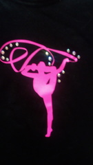 Футболка с аппликацией и стразами