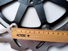 Диск тормозной передний лепестковый на Aprilia, BMW, Ducati, Yamaha, KTM, MOTO GUZZI