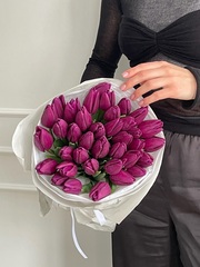Букет из 35 фиолетовых тюльпанов доступен к заказу с 3.03.2026