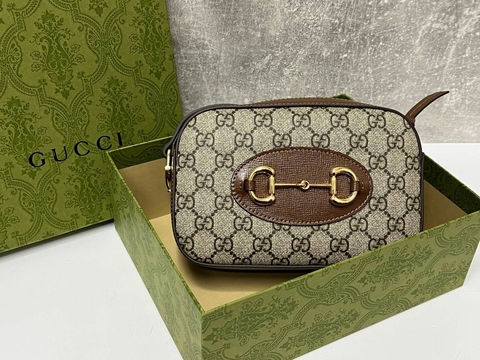 Маленькая сумка на плечо Gucci Horsebit 1955 бежевый