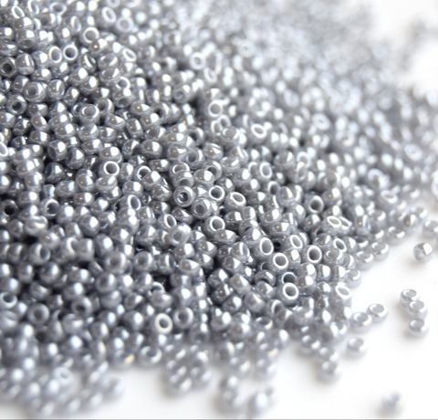 15/0 RR-0443 Opaque Gray Luster