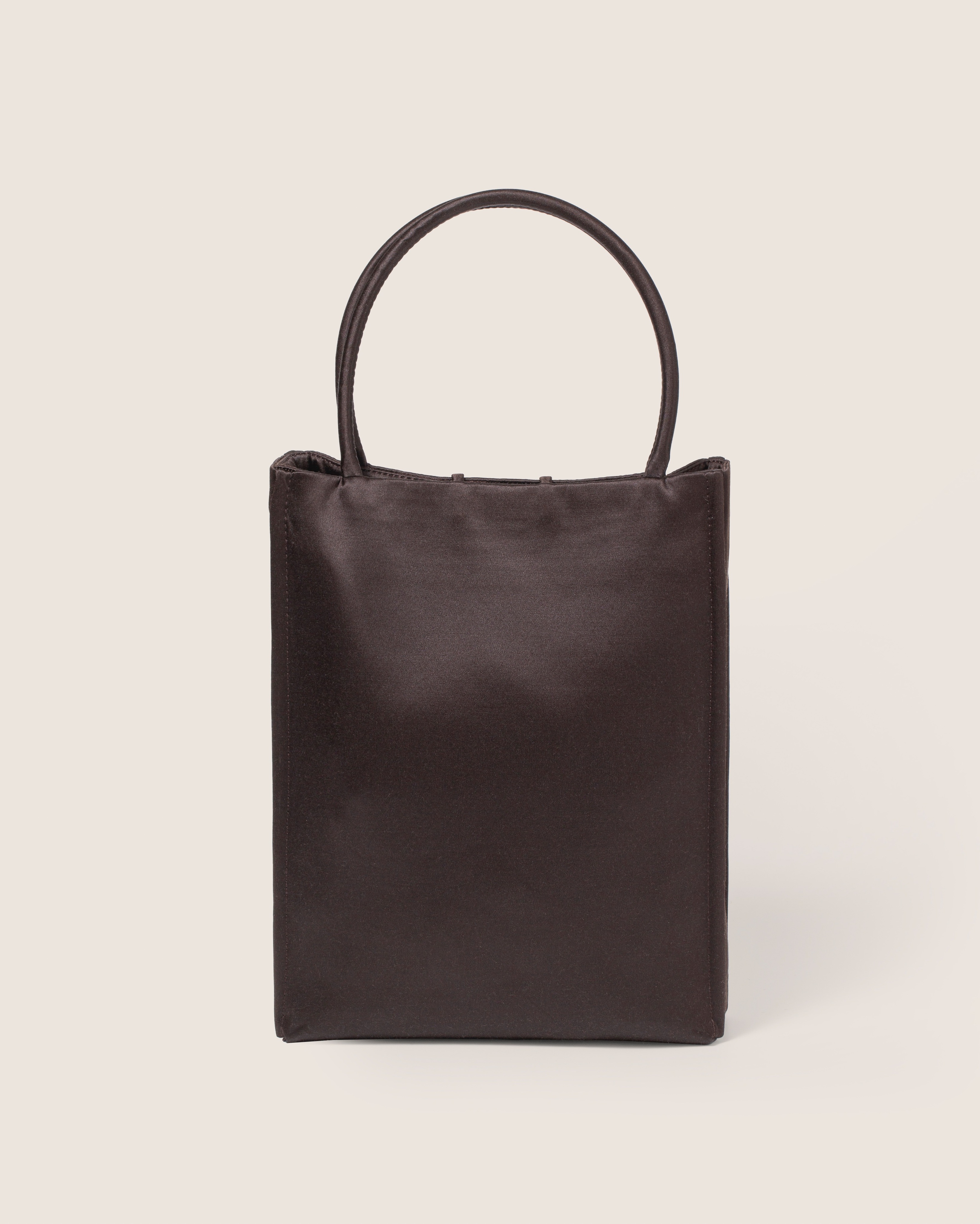 Сумка из сатина с декоративной застёжкой из рога буйвола