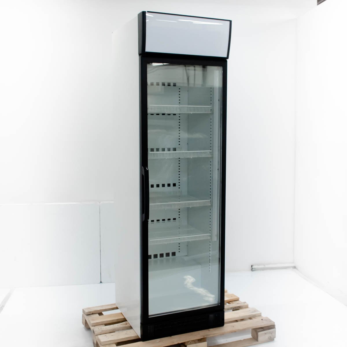 шкаф холодильный ice stream master