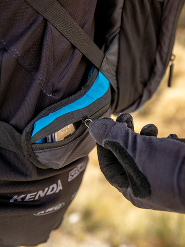 Картинка рюкзак велосипедный Zefal Hydro Enduro Bag black/blue - 4