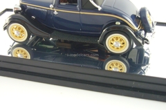 Ford 1933 V8 Coupe washington blue Classic Carlectables 1:43