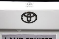 Toyota LAND CRUISER 300 4WD L999LL  (лицензионная модель)
