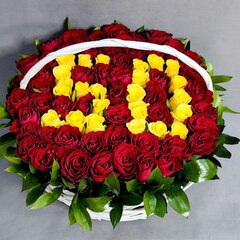 Корзина с розами к Юбилею 50 лет
