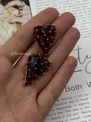 Серьги гвоздики в форме сердца красные
