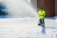 Снегоуборщик Greenworks 82SN22 82V (56 см) аккумуляторный, без АКБ и ЗУ