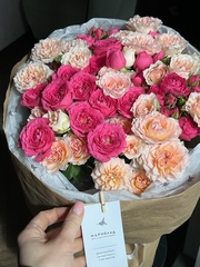 Букет из кустовых роз