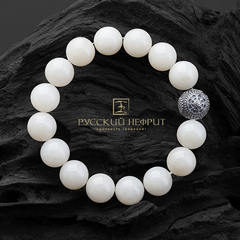 Браслет "Колесо судьбы". Белый нефрит (бриле). Бусины 12мм.