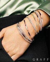 Браслет крученый жёсткий из серебра 925 пробы с фианитами GRAFF