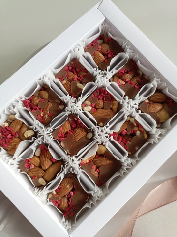 Конфеты ручной работы с орехами