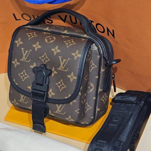 Сумка-мессенджер Louis Vuitton QUEST, коричневый