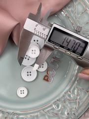 Пуговицы на прокол белые матовые