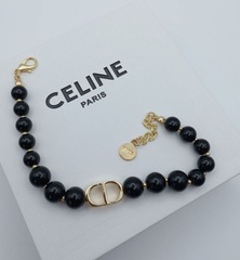 braslet-cdior-iz-chernyh-busin-s-podveskoj-logo