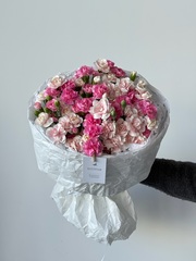 Моно букет из кустовых диантусов в розовом оттенке 21 шт