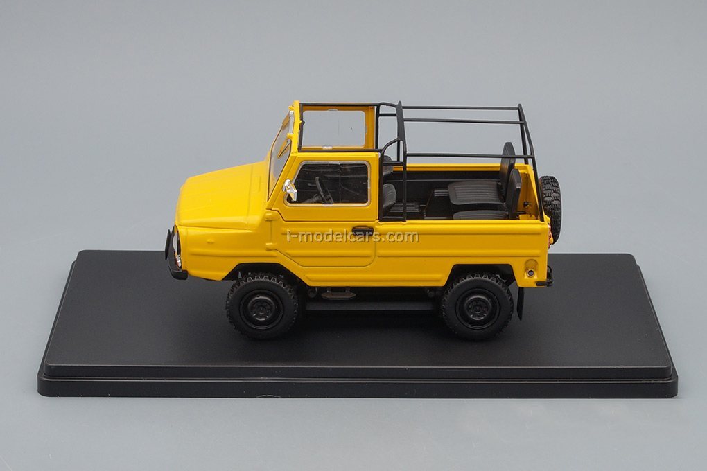 LuAZ-969M Volyn open top yellow 1:24 Legendary Soviet cars