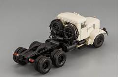 KRAZ-258B1 truck tractor 1987-1993 white 1:43 Nash Avtoprom