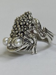 Жаба (кольцо из серебра)
