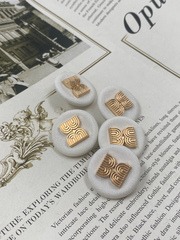 Пуговицы текстильные белые с золотом