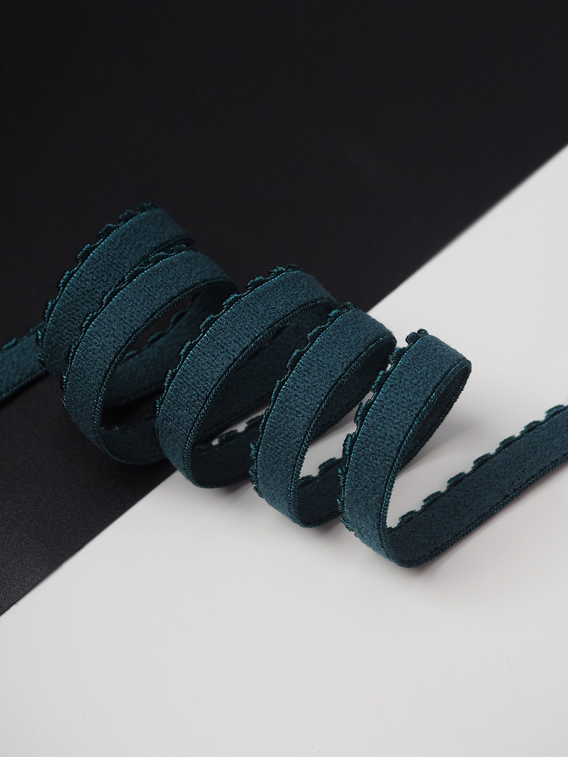 Резинка отделочная темно-зеленая ажурная ширина 10 мм с учетом фестона