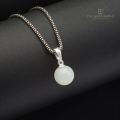 Круглый кулон "Шарлотта" из белого нефрита.