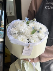 Сборный букет из хризантемы и оксипеталума