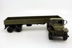 Ural-44202 tractor truck and semitrailer ODAZ-9370 with tarpaulin Elecon 1:43