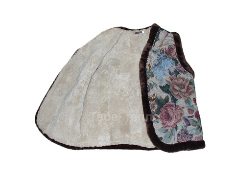 Гобеленовый жилет на кусковой овчине Розы