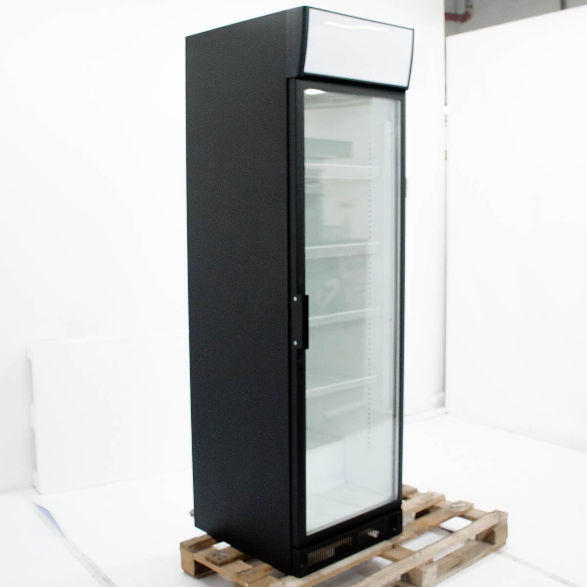 Ремонт холодильных шкафов helkama