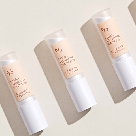 DR.CEURACLE VEGAN KOMBUCHA TEA LIP BALM Веганский бальзам для губ с чаем комбуча