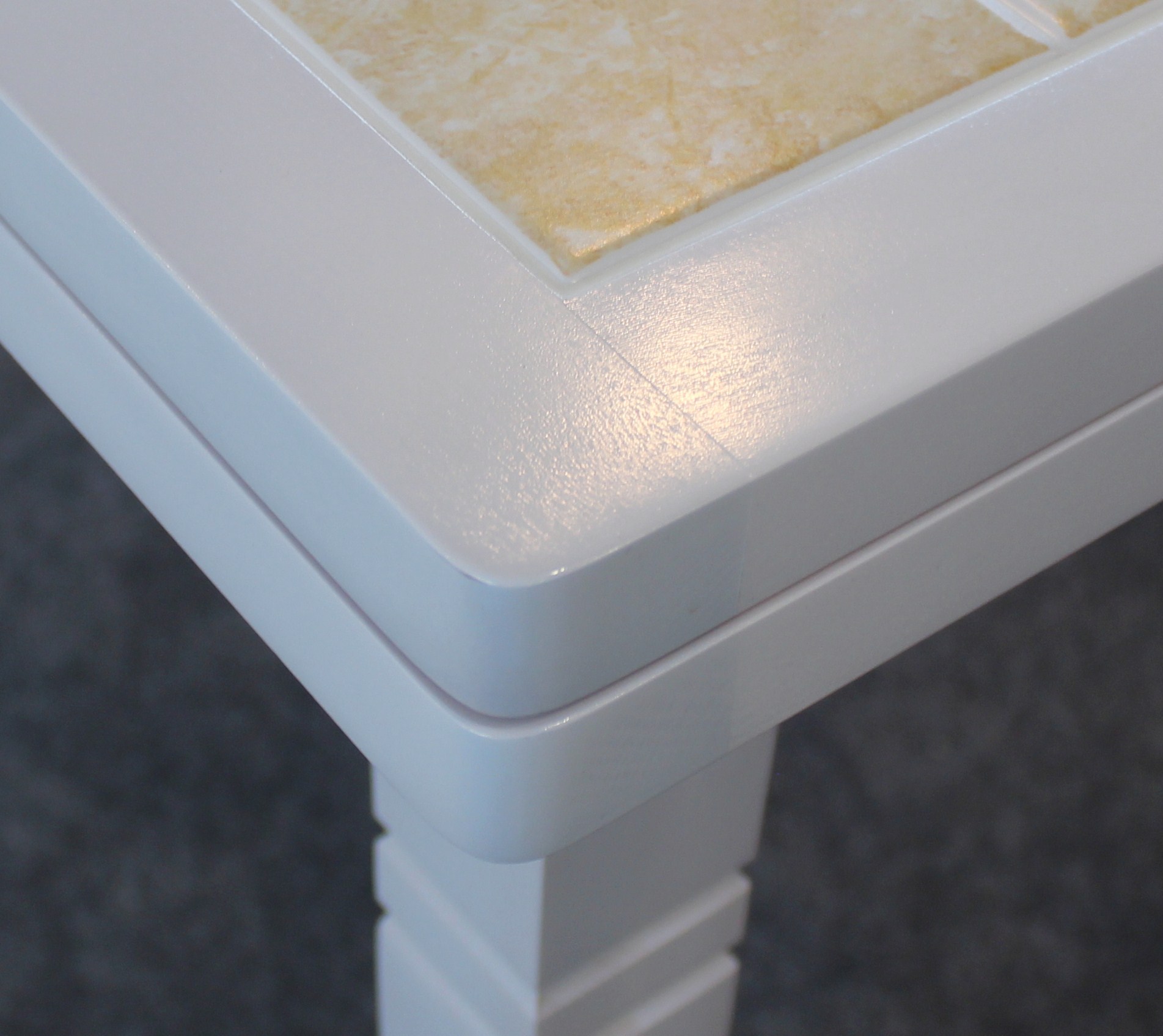 Обеденный стол с керамической плиткой 