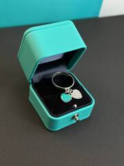 Кольцо RETURN to LOVE из неродированного серебра с сердечками с эмалью цвет TIFFANY