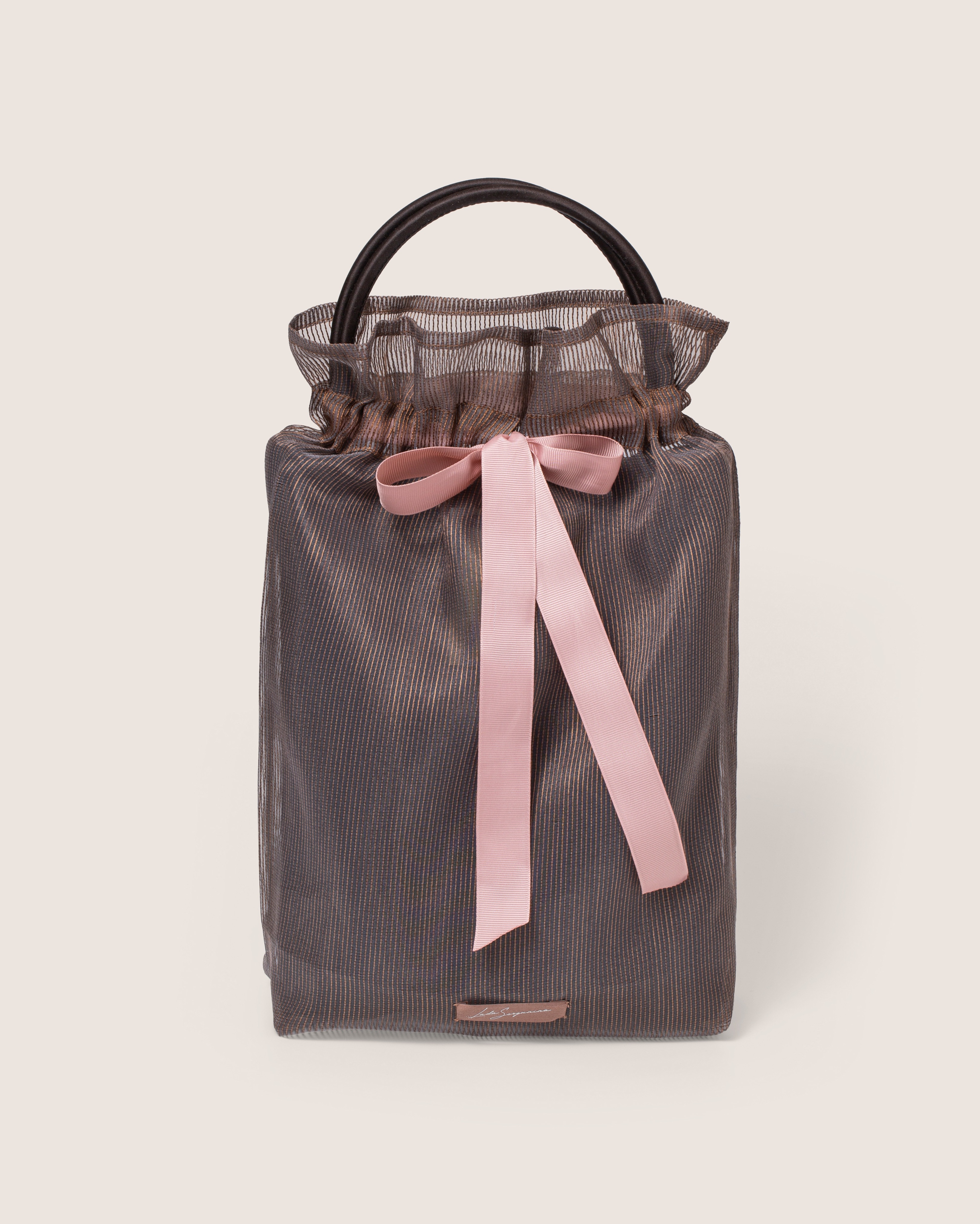 Сумка из сатина с декоративной застёжкой из рога буйвола