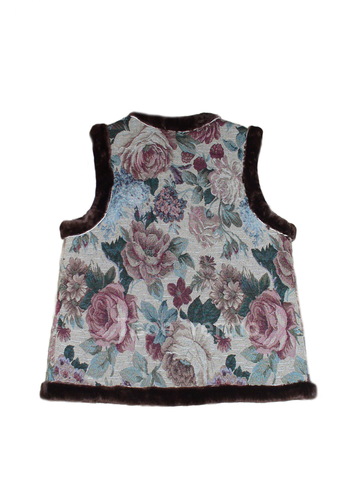 Гобеленовый жилет на кусковой овчине Розы