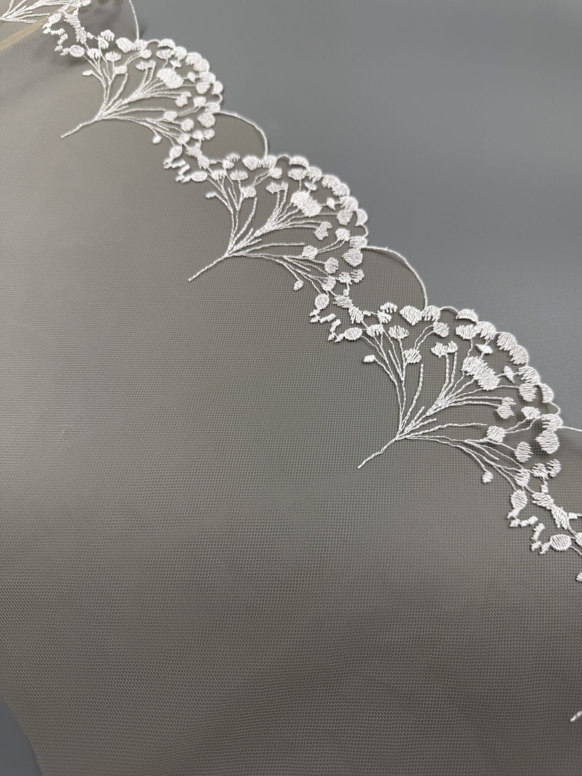 Кружево вышивка на сетке телесная с белым неэластичная ширина 24 см