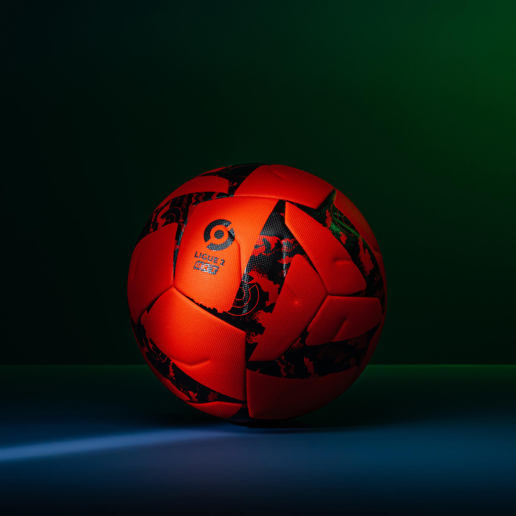 Kipsta Ligue 2 BKT Officiel Match Ball зима 2022 купить в Москве | Доставка  по России.