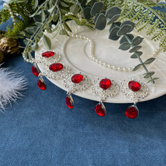 Кабошоны ювелирные со стразами и подвеской Капля, 25*45 мм , цвет красный в серебряной оправе, набор 5 шт.