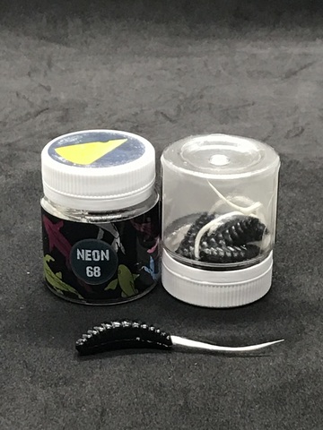 NEON 68 Maggot fly 33 мм (6 шт) ЧЕРНЫЙ-БЕЛЫЙ продажа от 2 шт.