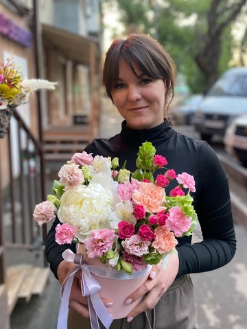 Цветы в коробке «Первая встреча »