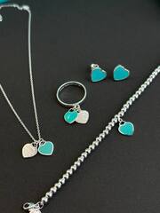 Кольцо RETURN to LOVE из неродированного серебра с сердечками с эмалью цвет TIFFANY
