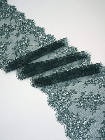 Кружево шантильи изумруд неэластичное ширина 22 см длина 1.45 м