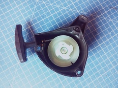 Стартер ручной UNITED PARTS для триммеров 26 куб.см., крепление 3 винта (90-0504)