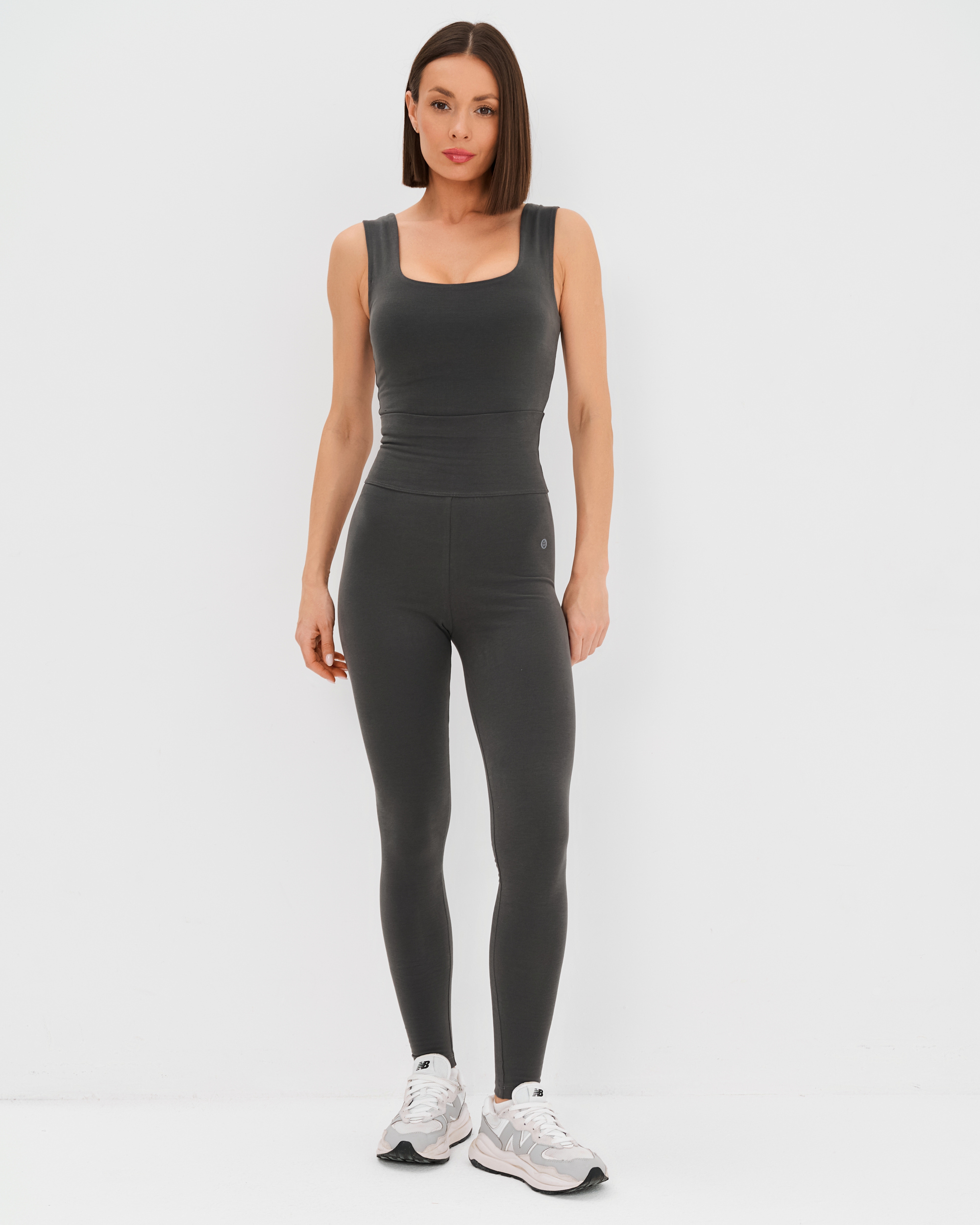 темно-серый