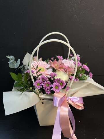 Сумочка из сантини, герберы и диантуса